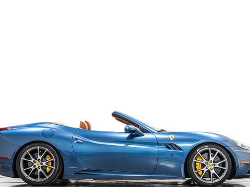 Used 2010 Ferrari California image 2