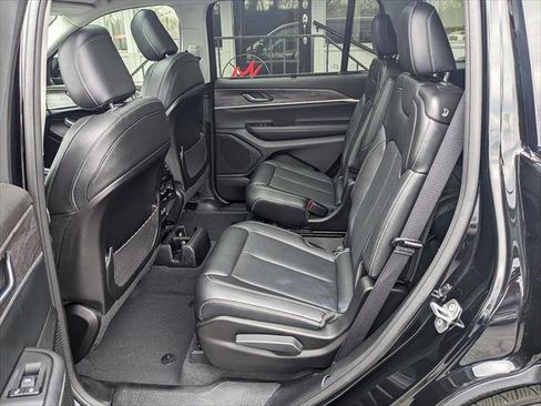 Used 2023 Jeep Grand Cherokee L Limited w/ Luxury Tech Group II image 13