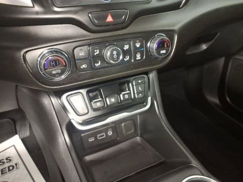 Used 2020 GMC Terrain SLE w/ Driver Convenience Package image 21