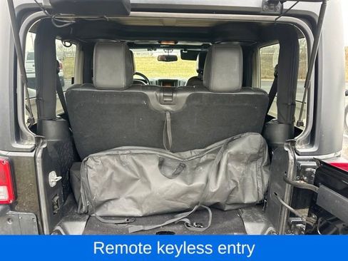 Used 2016 Jeep Wrangler Sahara image 9