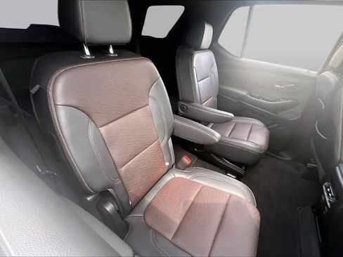 Used 2023 Chevrolet Traverse High Country FWD image 18