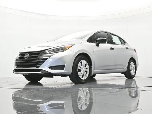 Used 2025 Nissan Versa S FWD image 36