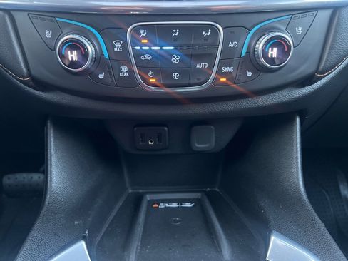 Used 2019 Chevrolet Traverse Premier w/ LPO, Blackout Package AWD/4WD image 32