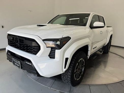 Used 2025 Toyota Tacoma TRD Sport AWD/4WD image 30