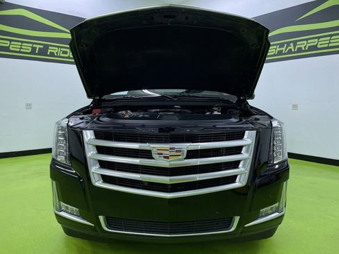Used 2017 Cadillac Escalade Luxury image 4