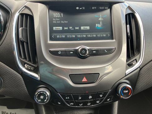 Used 2017 Chevrolet Cruze LT w/ Convenience Package image 19