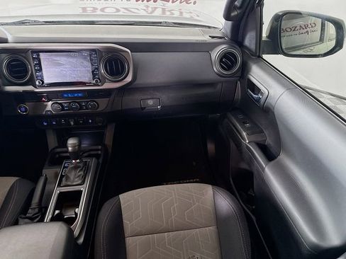 Used 2022 Toyota Tacoma TRD Off-Road image 25