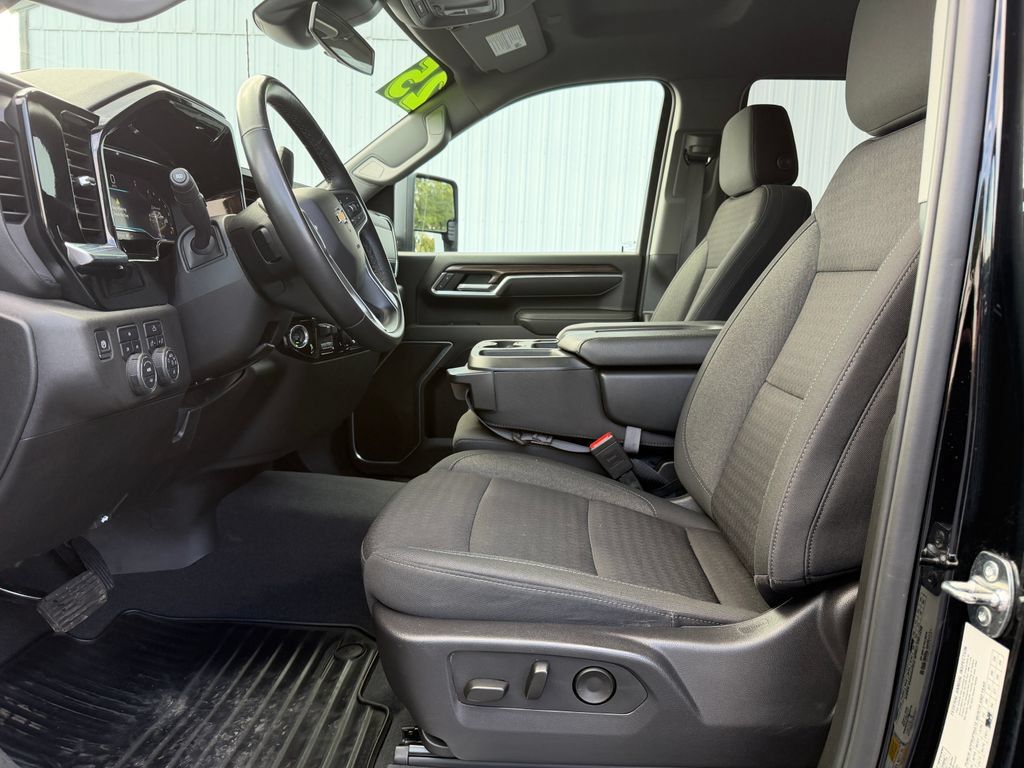 Used 2025 Chevrolet Silverado 2500 LT w/ Convenience Package AWD/4WD image 22