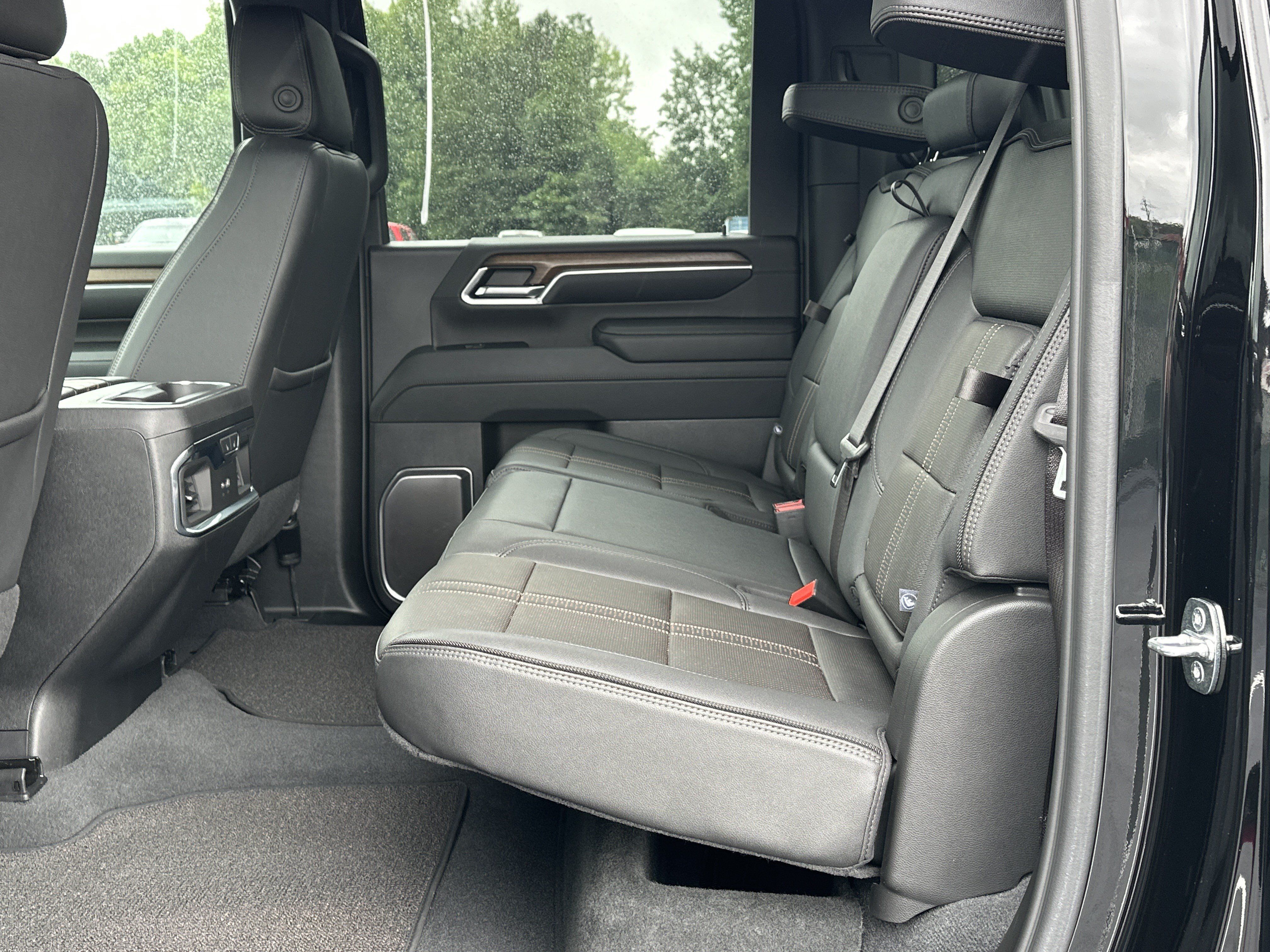 Used 2024 Chevrolet Silverado 2500 High Country w/ High Country Premium Package AWD/4WD image 15