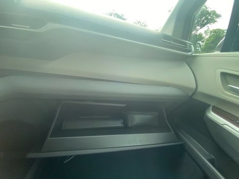 Used 2024 Toyota Sienna XLE FWD image 24