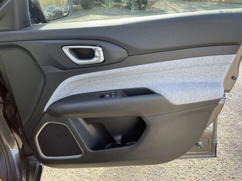 Certified 2022 Jeep Compass Latitude w/ Convenience Group image 46