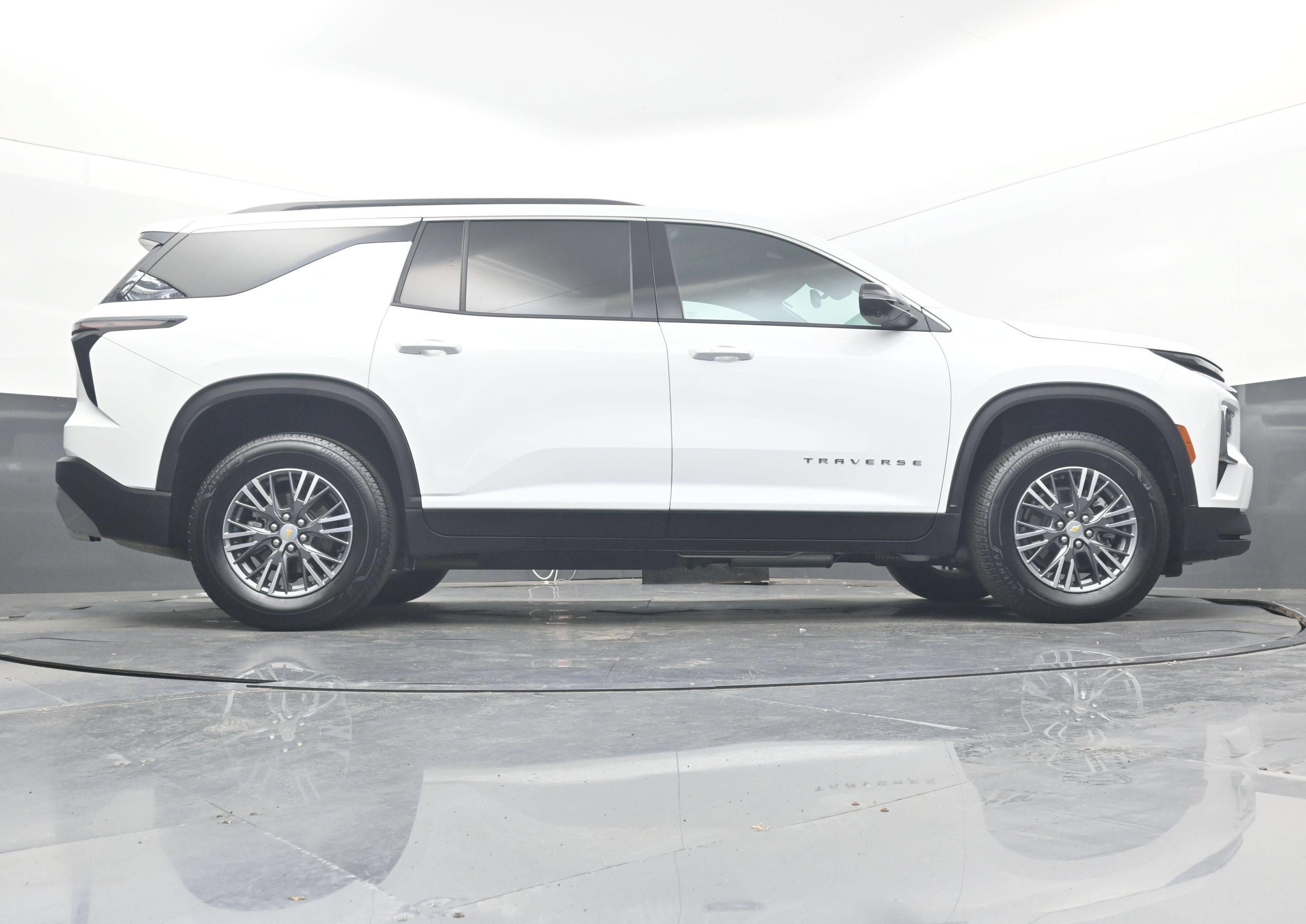 Certified 2026 Chevrolet Traverse LT w/ Driver Confidence Package FWD image 31