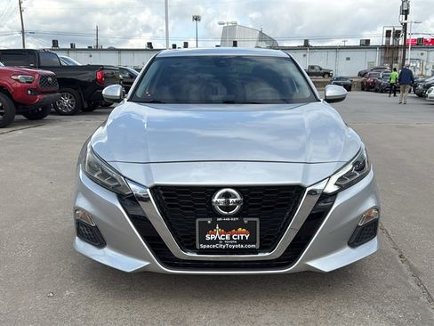 Used 2021 Nissan Altima 2.5 SV image 2