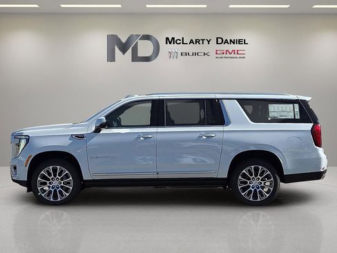 New 2026 GMC Yukon XL Denali w/ Denali Reserve Package AWD/4WD image 3