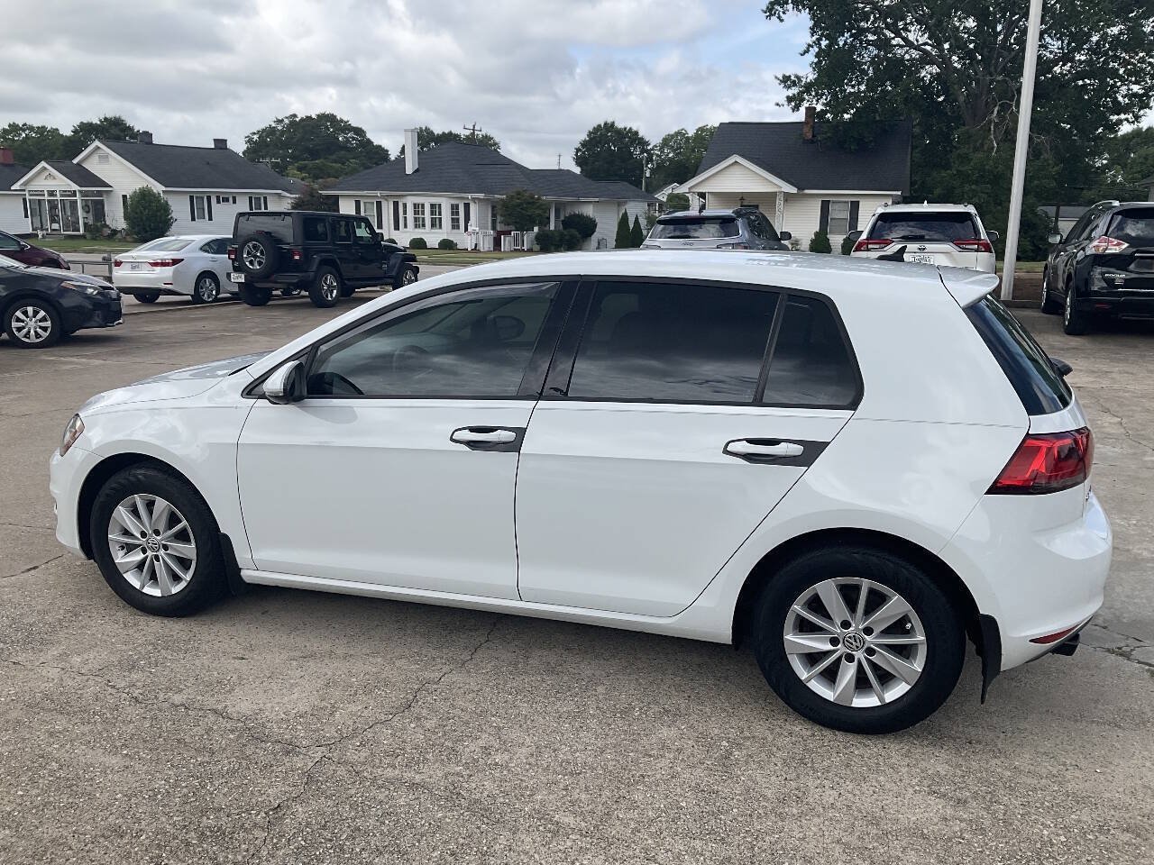 Used 2015 Volkswagen Golf S FWD image 6