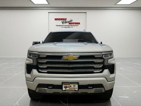 Used 2024 Chevrolet Silverado 1500 High Country w/ Z71 Off-Road Package AWD/4WD image 2