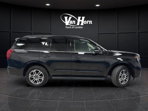 Used 2025 Ford Expedition Active AWD/4WD image 8