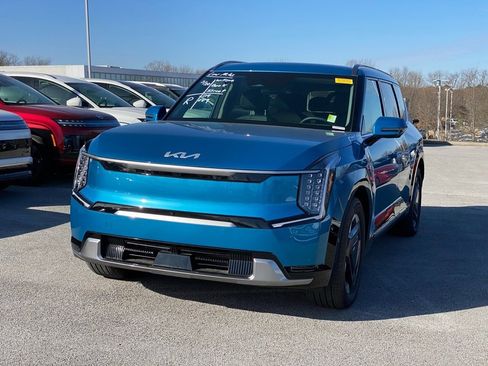 Used 2024 Kia EV9 Land image 3