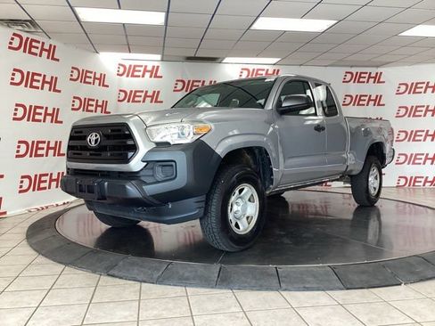 Used 2017 Toyota Tacoma SR AWD/4WD image 3
