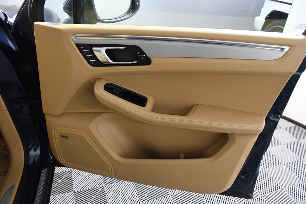Used 2015 Porsche Macan S AWD/4WD image 18