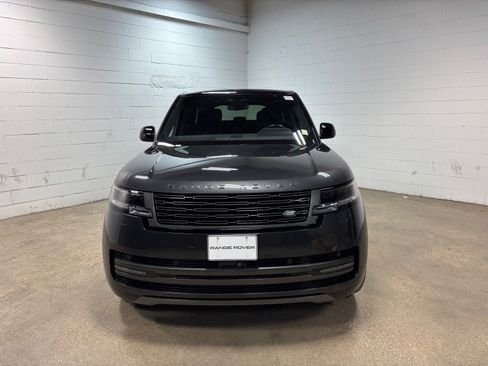 Used 2025 Land Rover Range Rover SE AWD/4WD image 3