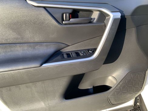 Used 2020 Toyota RAV4 LE image 14