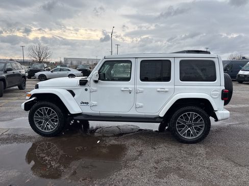 Used 2024 Jeep Wrangler High Altitude AWD/4WD image 9