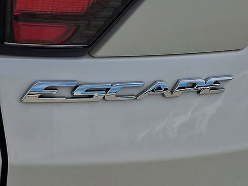 Used 2017 Ford Escape Titanium AWD/4WD image 33