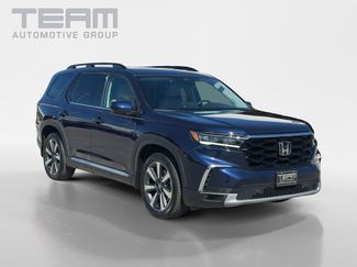 Used 2025 Honda Pilot Touring video 1