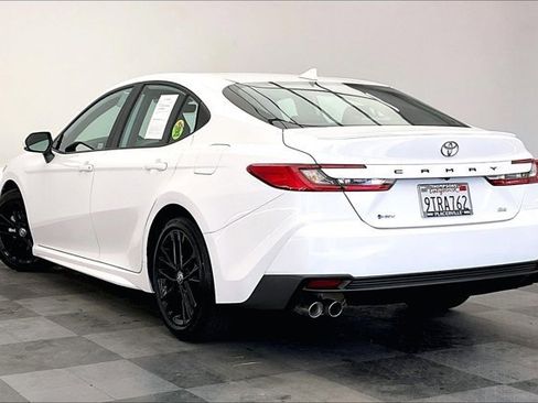 Used 2025 Toyota Camry SE image 10
