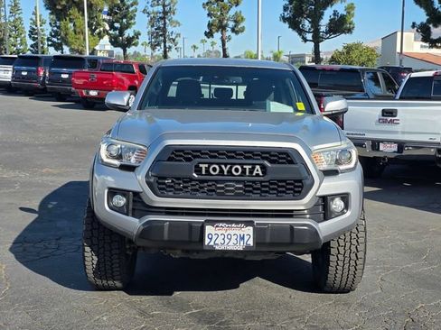 Used 2018 Toyota Tacoma TRD Off-Road w/ Technology Package AWD/4WD image 2