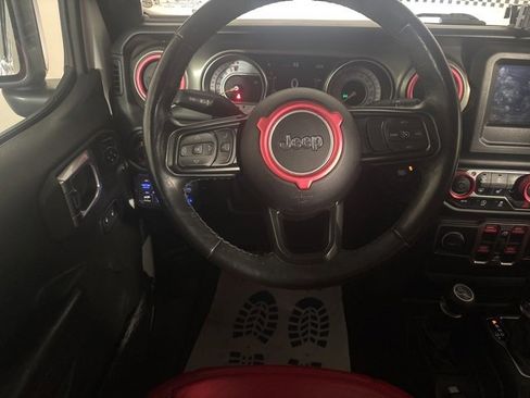 Used 2021 Jeep Gladiator Willys image 33