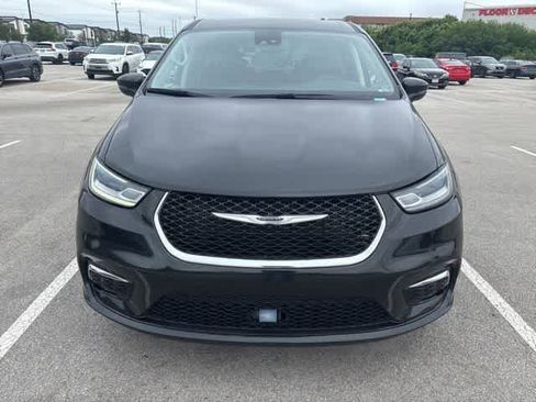 Used 2023 Chrysler Pacifica Touring-L FWD image 8