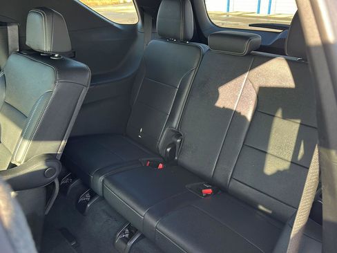 Used 2024 Chevrolet Traverse LT w/ Enhanced Driving Package image 18