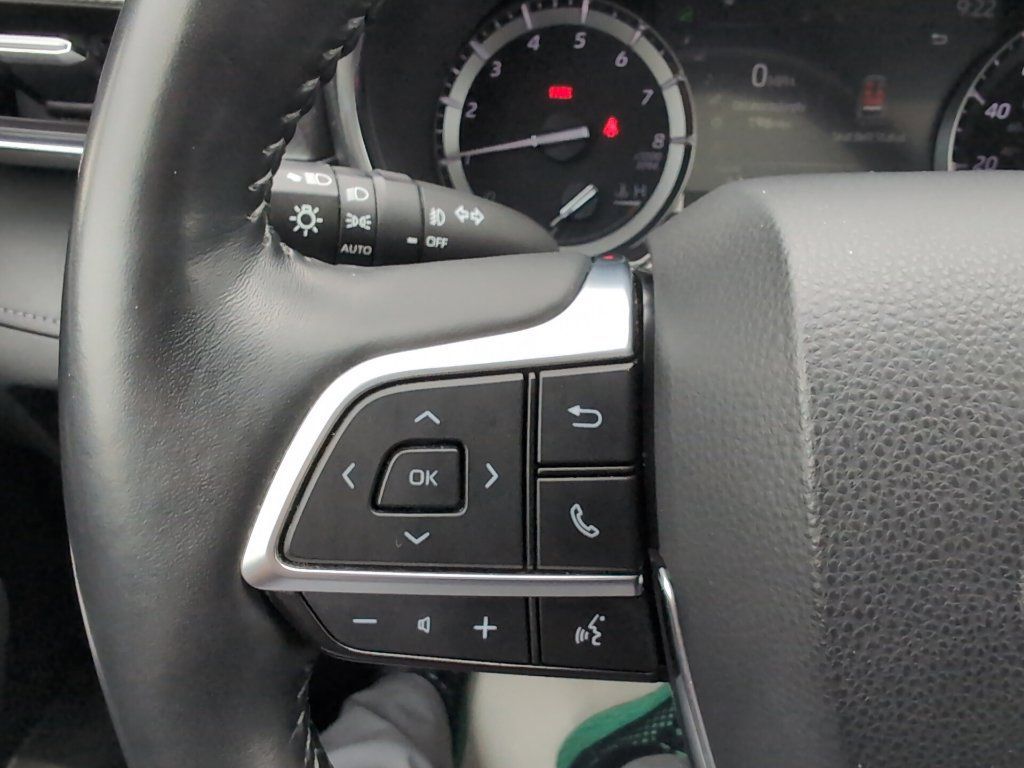 Used 2021 Toyota Highlander Platinum AWD/4WD image 22