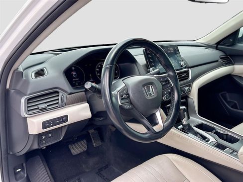 Used 2018 Honda Accord Touring image 9
