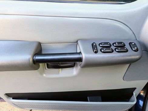 Used 2003 Ford Explorer Sport Trac 2WD image 11