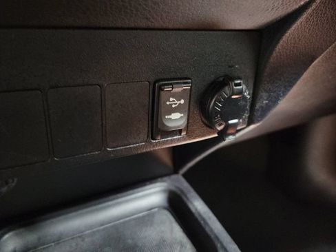 Used 2015 Toyota RAV4 LE FWD image 18