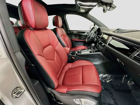 Certified 2026 Porsche Macan AWD/4WD image 30