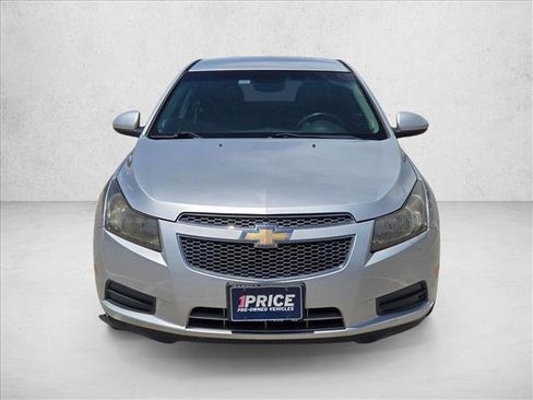 Used 2012 Chevrolet Cruze LT FWD image 2