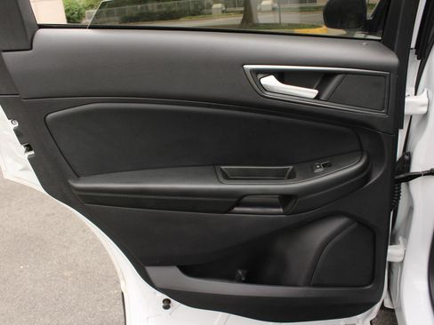 Used 2020 Ford Edge SE FWD image 21