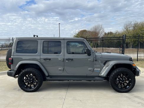 Used 2022 Jeep Wrangler Unlimited Sahara w/ Cold Weather Group image 3