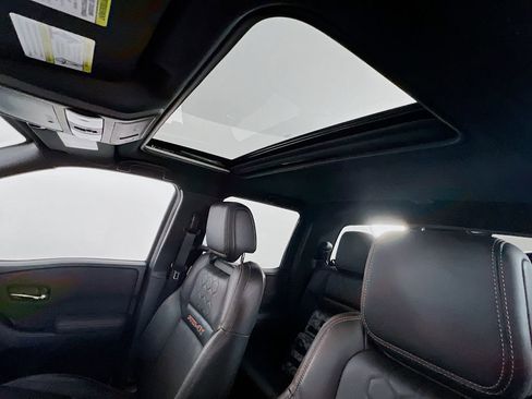 Used 2024 Nissan Frontier PRO-4X w/ Pro Premium Package image 22