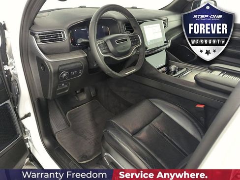 Used 2024 Jeep Wagoneer Series II w/ Flexible Seating Group RWD image 11