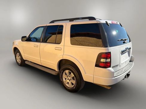 Used 2009 Ford Explorer XLT image 4
