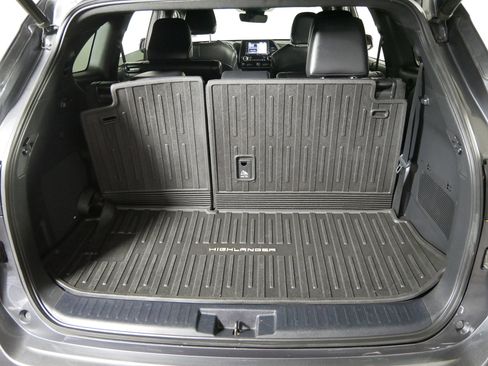 Used 2021 Toyota Highlander XSE image 18