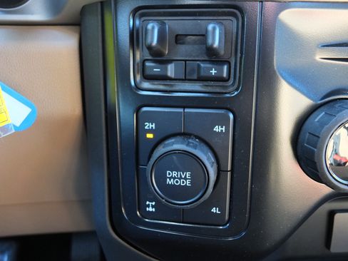 Used 2025 Ford F350 XLT image 23