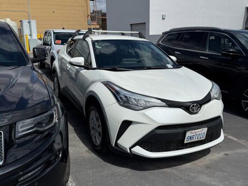 Used 2020 Toyota C-HR LE FWD image 3