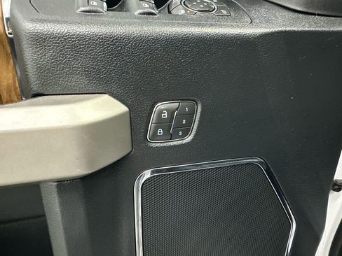 Used 2019 Ford F150 Lariat AWD/4WD image 12