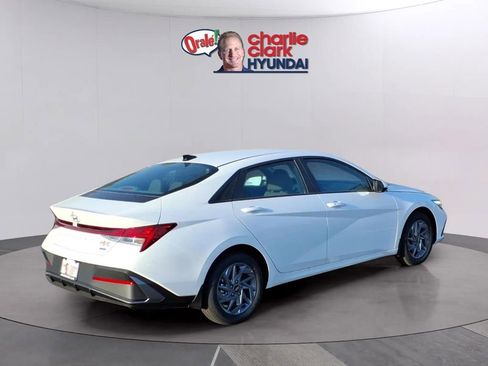New 2026 Hyundai Elantra Hybrid FWD image 5
